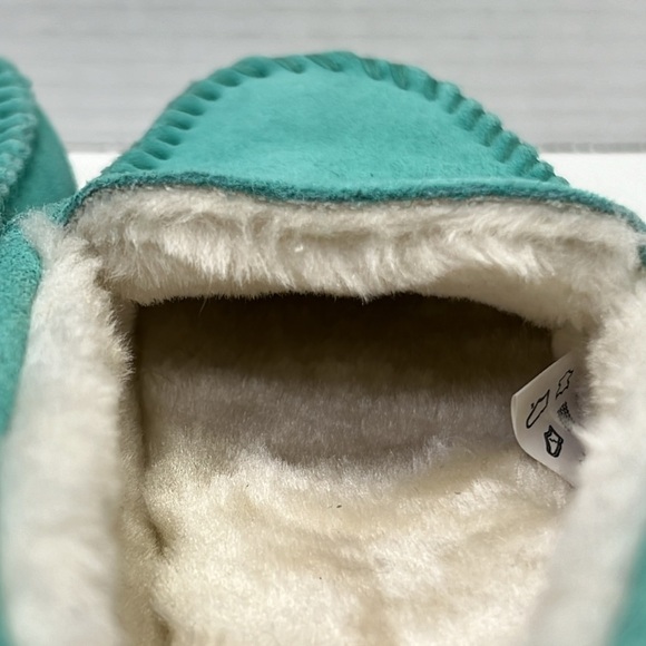 NEW Lands End Women’s Suede Leather Moccasin Slippers Size 7 - Picture 6 of 8